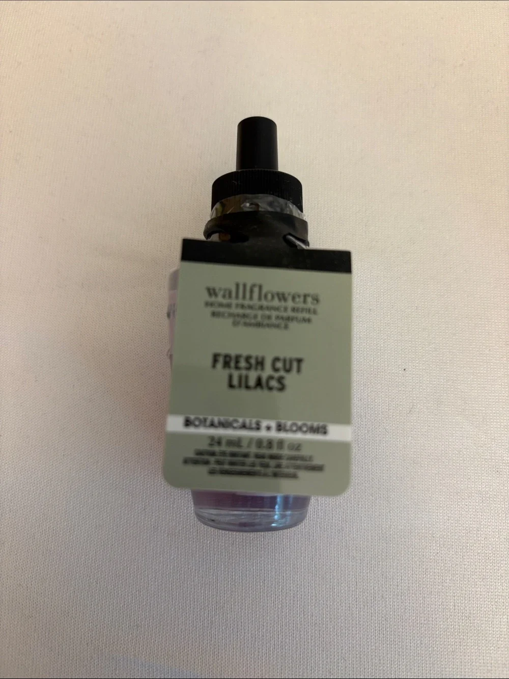 Bath & Body Works Fresh Cut Lilacs Set candle, hand gel, wallflower All new - Picture 4 of 5
